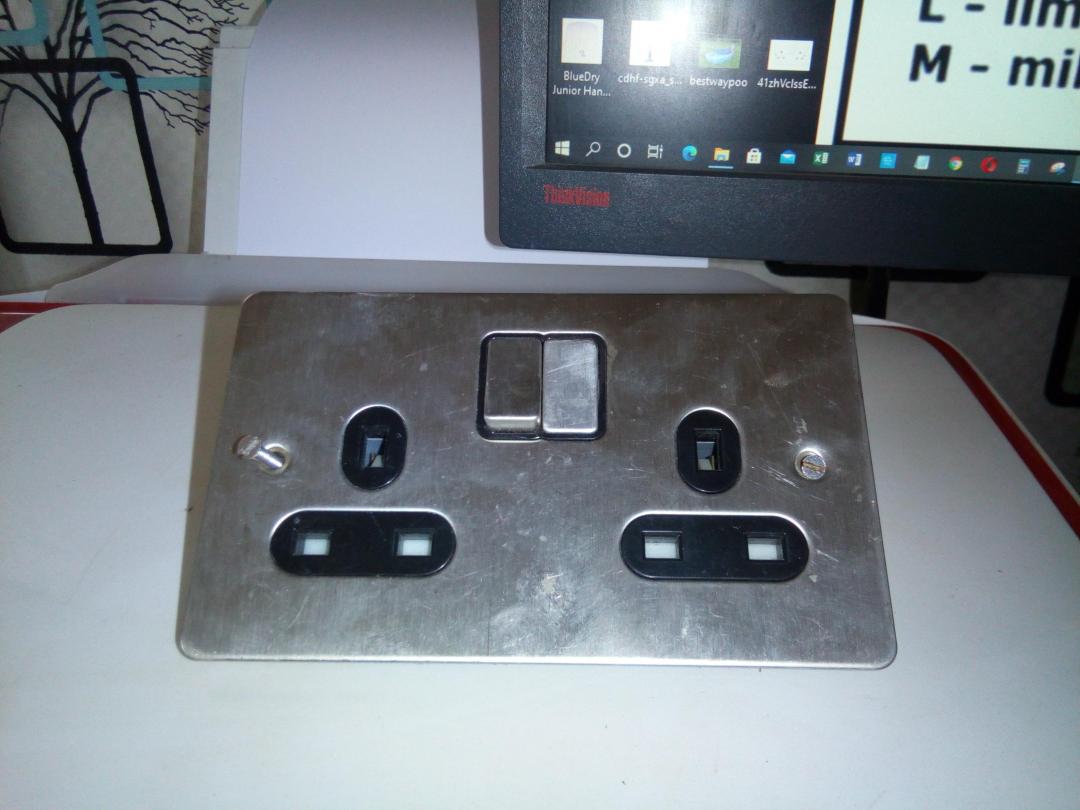 GET ENGLAND DOUBLE POLE WALL SOCKET