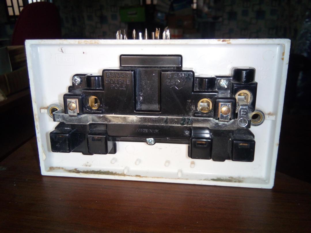 CONTACTUM 2 GANG SOCKET 13A/250V