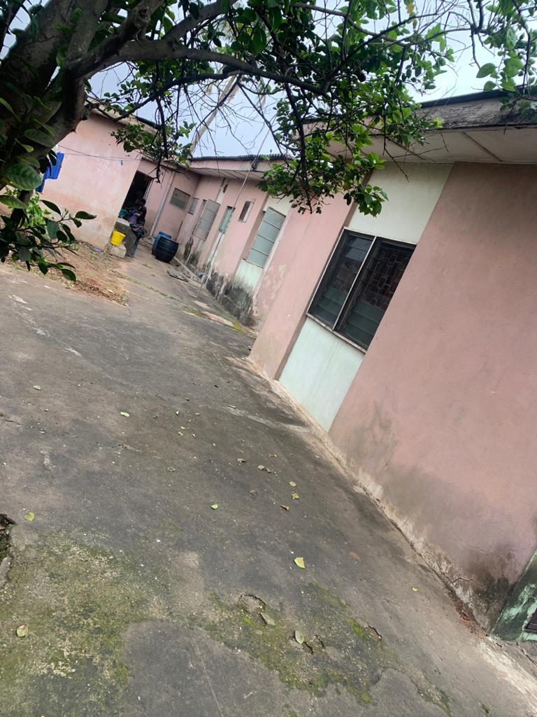 Massive House For Sale - 11 bedroom en suite with 3 bedrrom apartment flat to the back on 1.5plot of land