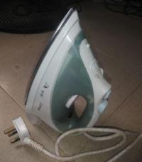 LERVIA STEAMING IRON-iron1-thumb